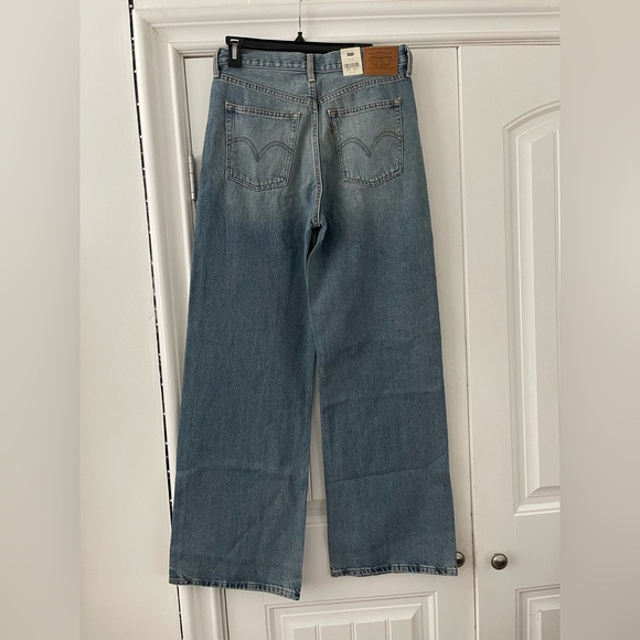 Levi's Denim - NWT Levi’s Women’s Light Blue Ribcage Wide Leg Jeans sz 30x34